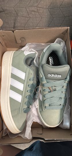 Women’s Adidas Brand New with Box Size 7w