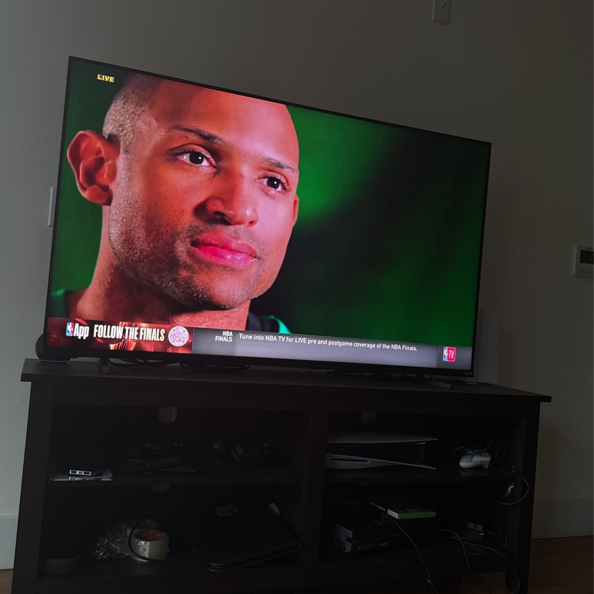 55inch smart Tv (video) + TV stand