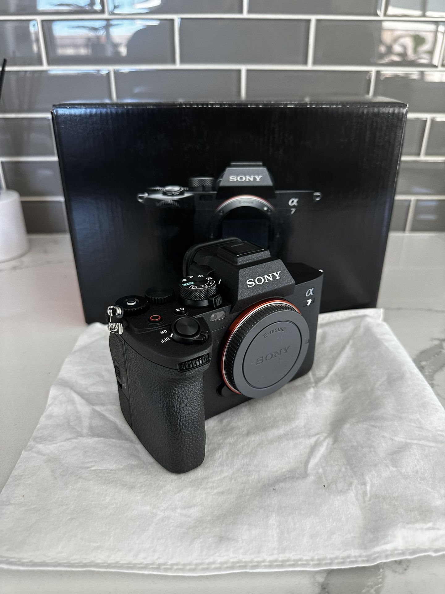 OPEN BOX: SONY A7iv