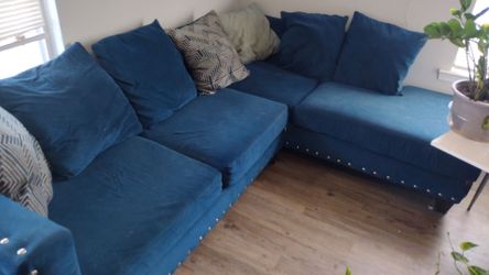 FREE SECTIONAL