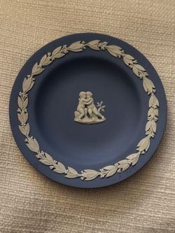 Wedgwood blue Jasperware round trinket tray with cherubs