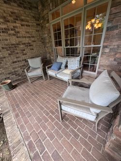 Nice patio furniture w/cushions