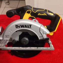 XR 20 Volt Dewalt Brushless 61/2 Circular Saw Tool Only $$149
