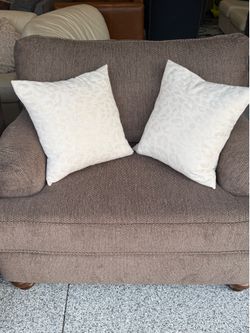 Pair of White & Gold Down-Filled Throw Pillows – 19″