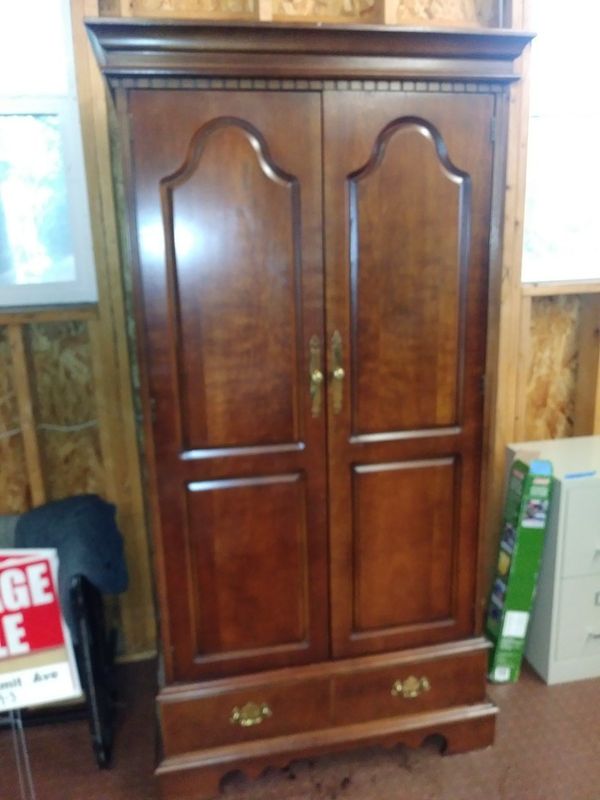 Cherry Wood Lane Cedar Lined Wardrobe For In Bremerton Wa Cherry Wood Lane Cedar Lined Wardrobe For In Bremerton Wa Offerup