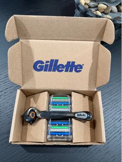 Gillette Razor with Replacement Blade Cartridges