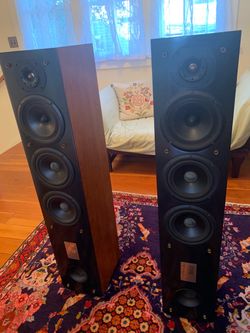 Triangle Celius 202 Floor Standing Speakers
