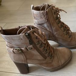 Women’s 7 1/2 Brown Boots