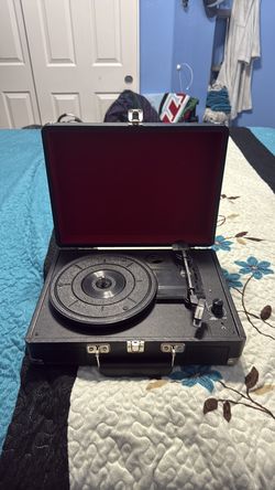Vinyl record player