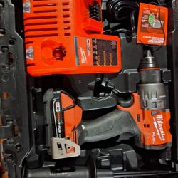 Milwaukee M18  Drill 