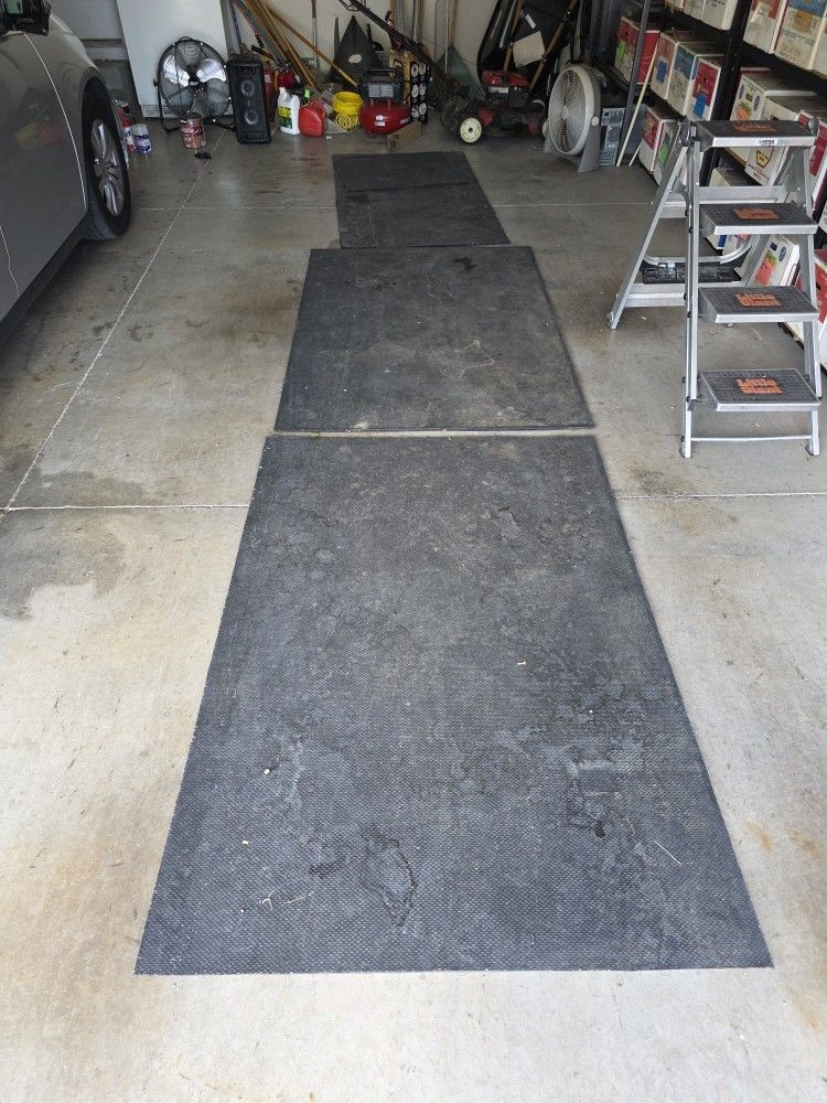 FREE HEAVY DUTY FLOOR MATS