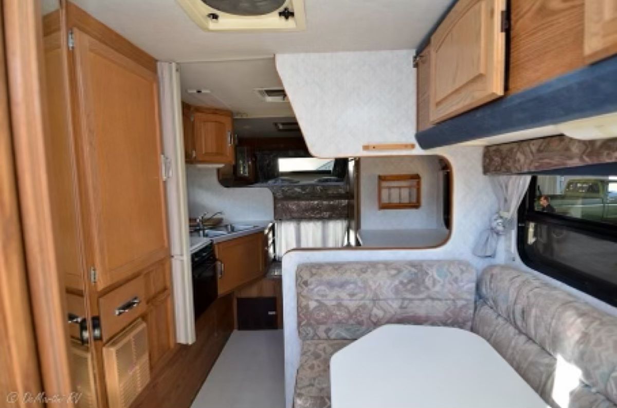2010 Caribou by Fleetwood Truck Camper Caribou by Fleetwood Truck Camper