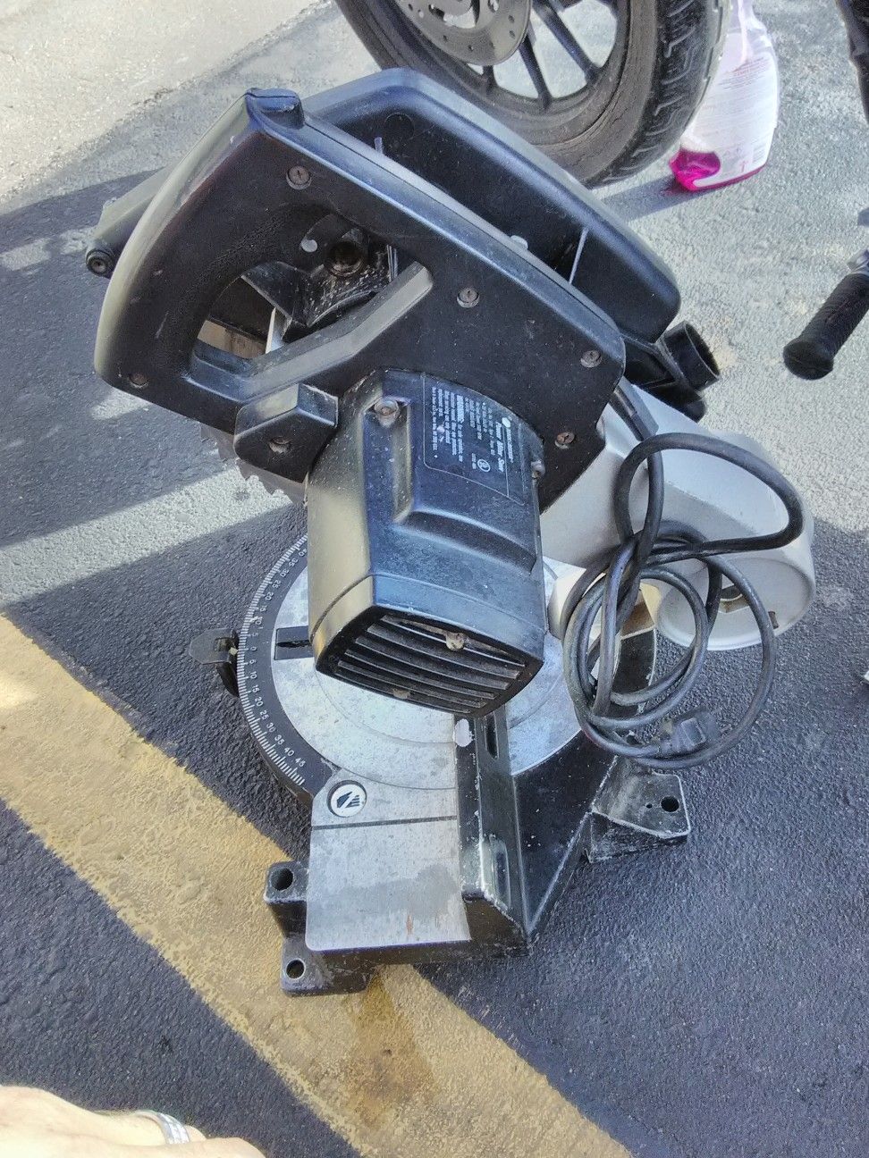 Black and decker 10 inch 2hp power miter saw for Sale in Wichita, KS