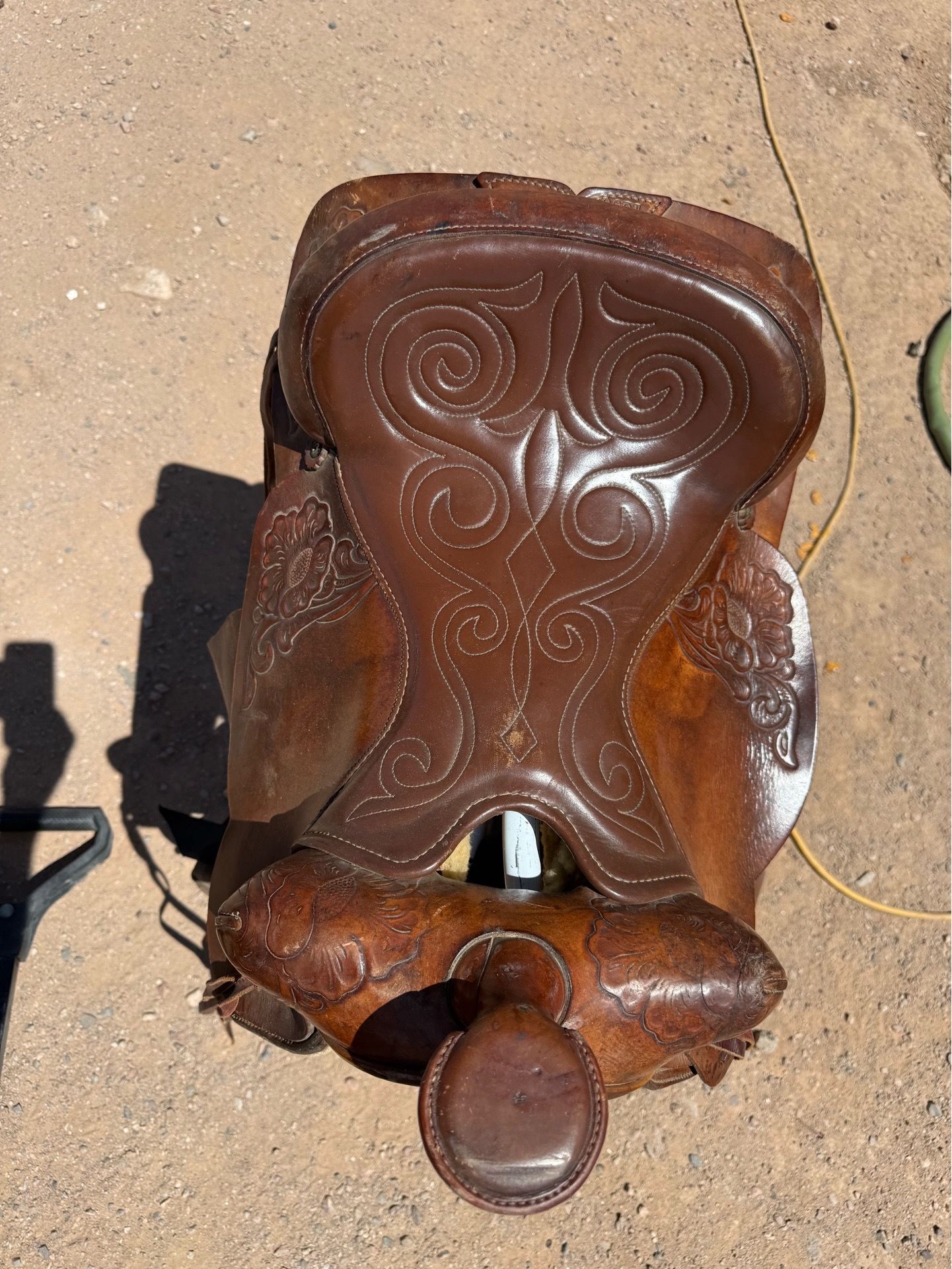 Cow country saddle