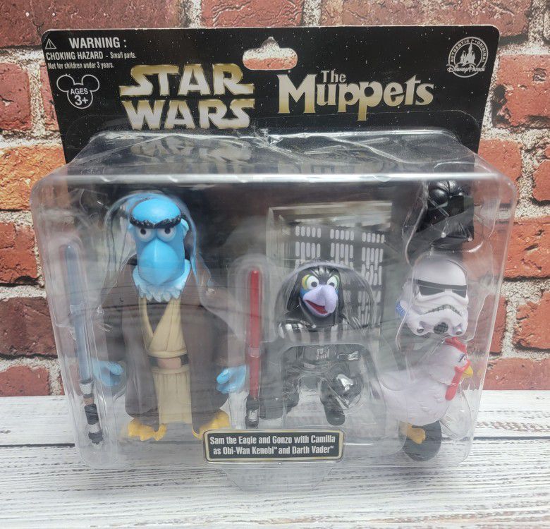 2011 Disney Star Wars Muppets Sam the Eagle as Obi-Wan and Gonzo as Darth Vader