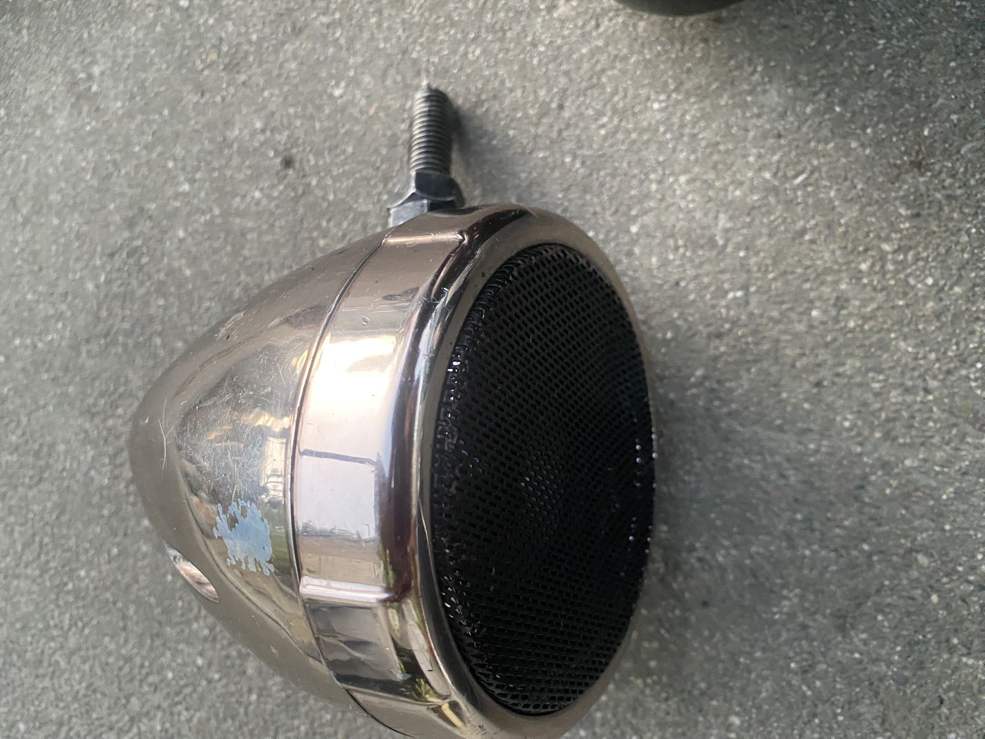 Harley Boss Audio Black and silver 4 Speakers w/ wires