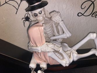 ‘Til Death Do Us Part Couple In A Coffin 