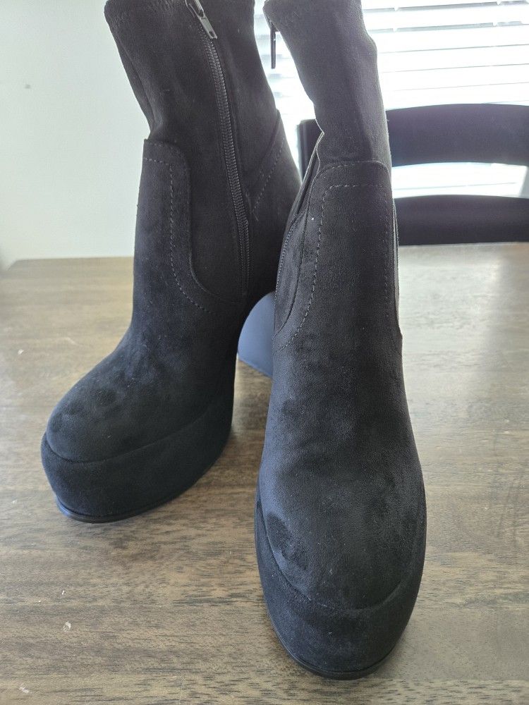Black BOOTS SIZE 8.5