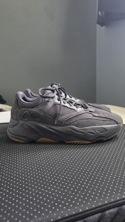 Yeezy 700, black, size 10.5