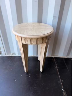 Accent table