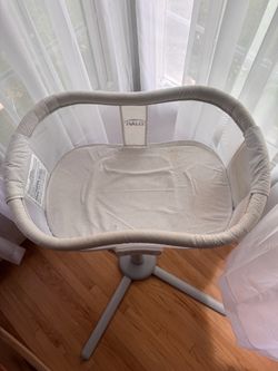 Halo bassinet swivel sleeper