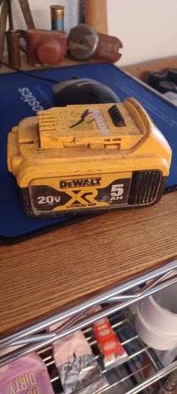 DeWalt 20 volt 5 amp power battery. Read the description