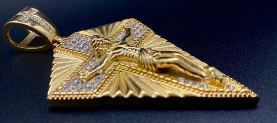 Pendant Stainless Steel 18K Gold Plated With Cubic Zirconia