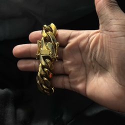 gold cuban link bracelet 