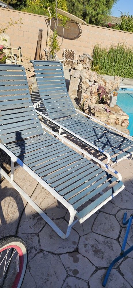 Pool Lounge Chairs