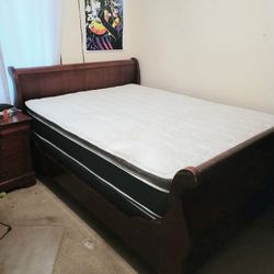 NEW QUEEN-SIZE PILLOW TOP MATTRESS AND BOX SPRING