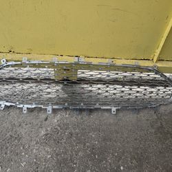 2019-2020 FORD FUSION GRILLE OEM #2