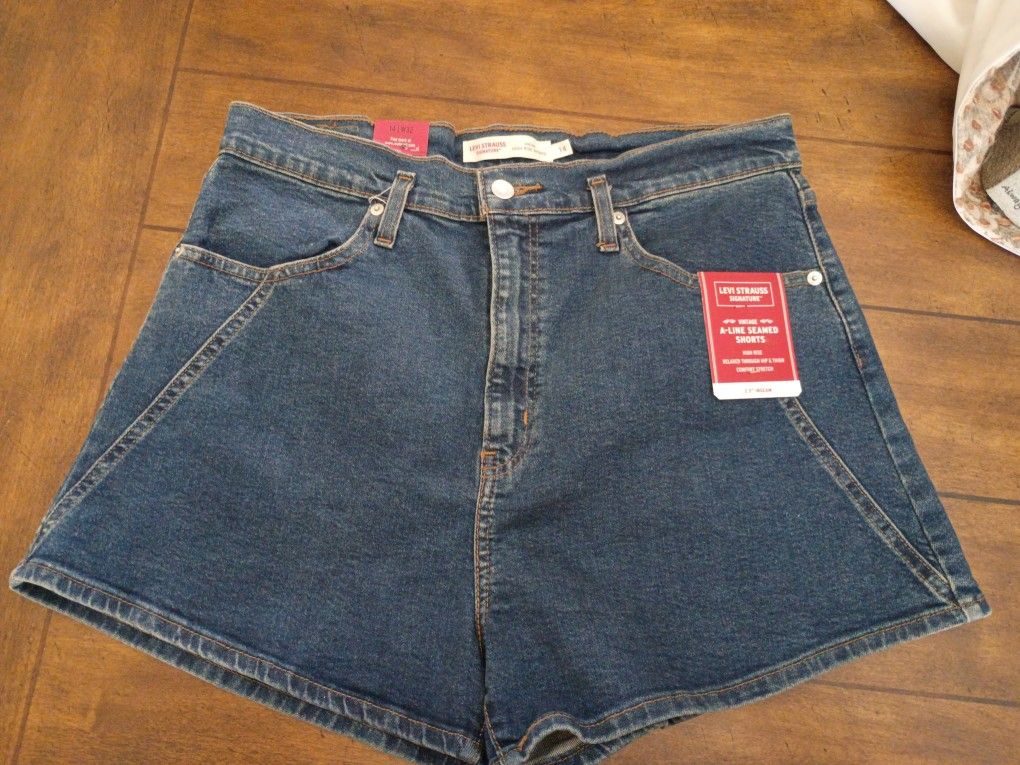 Levi Women's Shorts - Size 14