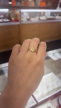 Anillo de flor 🌺 en oro 14 k
