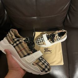 Burberry Shoes Size - 10