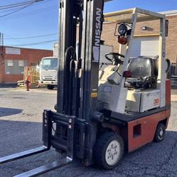 Nissan CPH01A15V Forklift 3000 Lbs Propane Refurbished 
