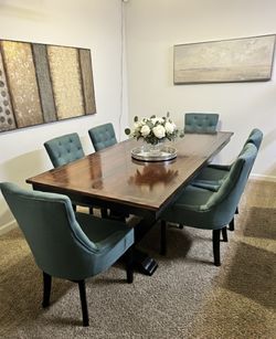 Dining Room W/ 6 Chairs 🪑