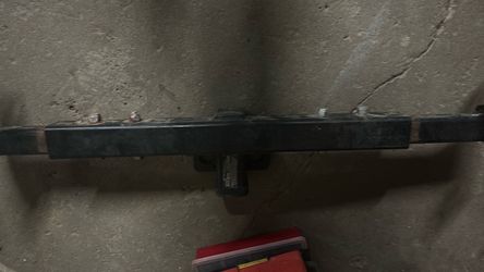Universal hitch receiver