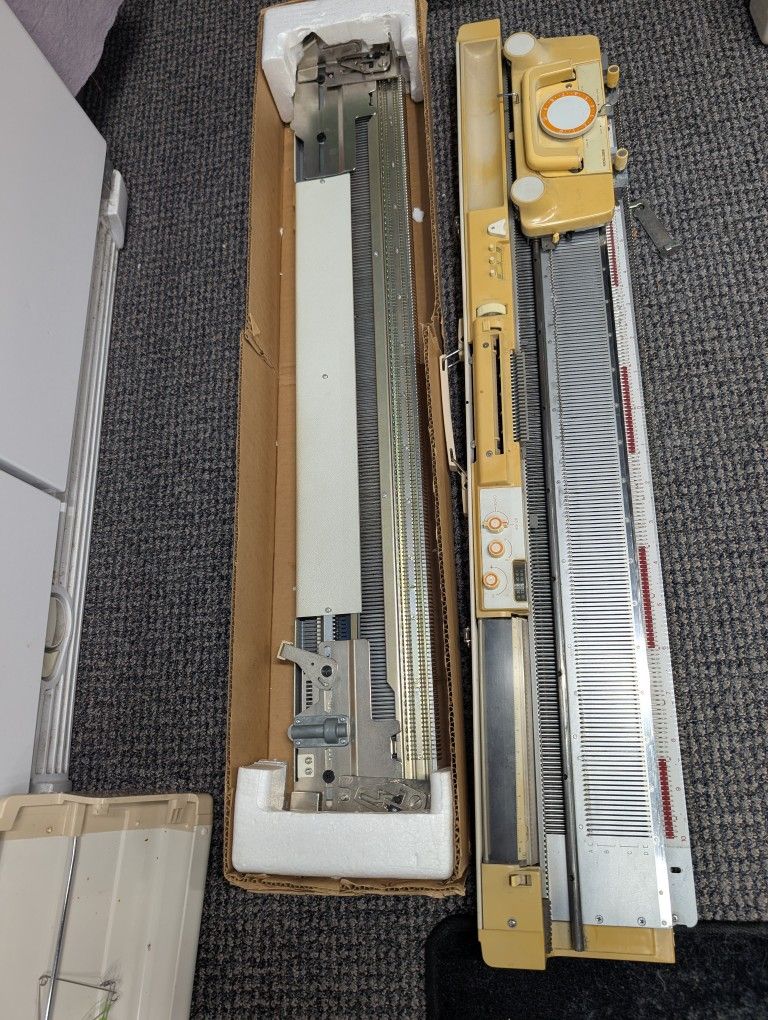 Studio 322 Knitting Machine And Ribber Attachment $550 Obo