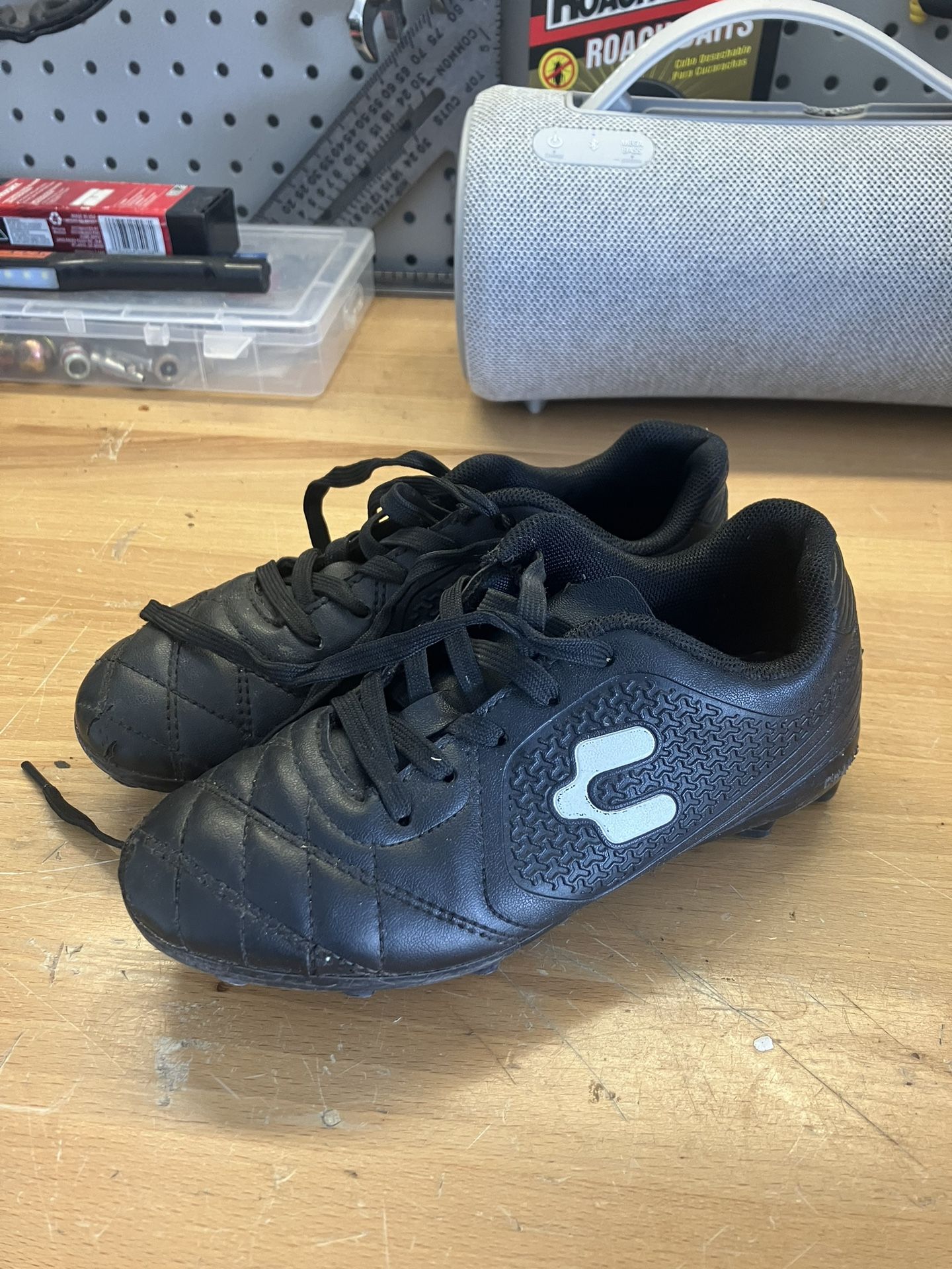 Charlie Youth Soccer Cleat - Size 1y