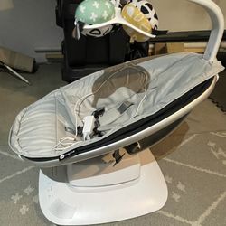 4 MOMS Baby Swing „Mamaroo”
