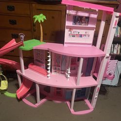 Barbie Dreamhouse with the pool