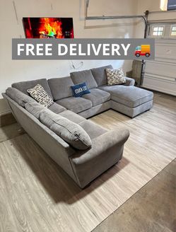 Large Gray Sectional Couch 🛋️- FREE DELIVERY 🚚