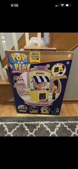 LEMONADE STAND. BRAND NEW