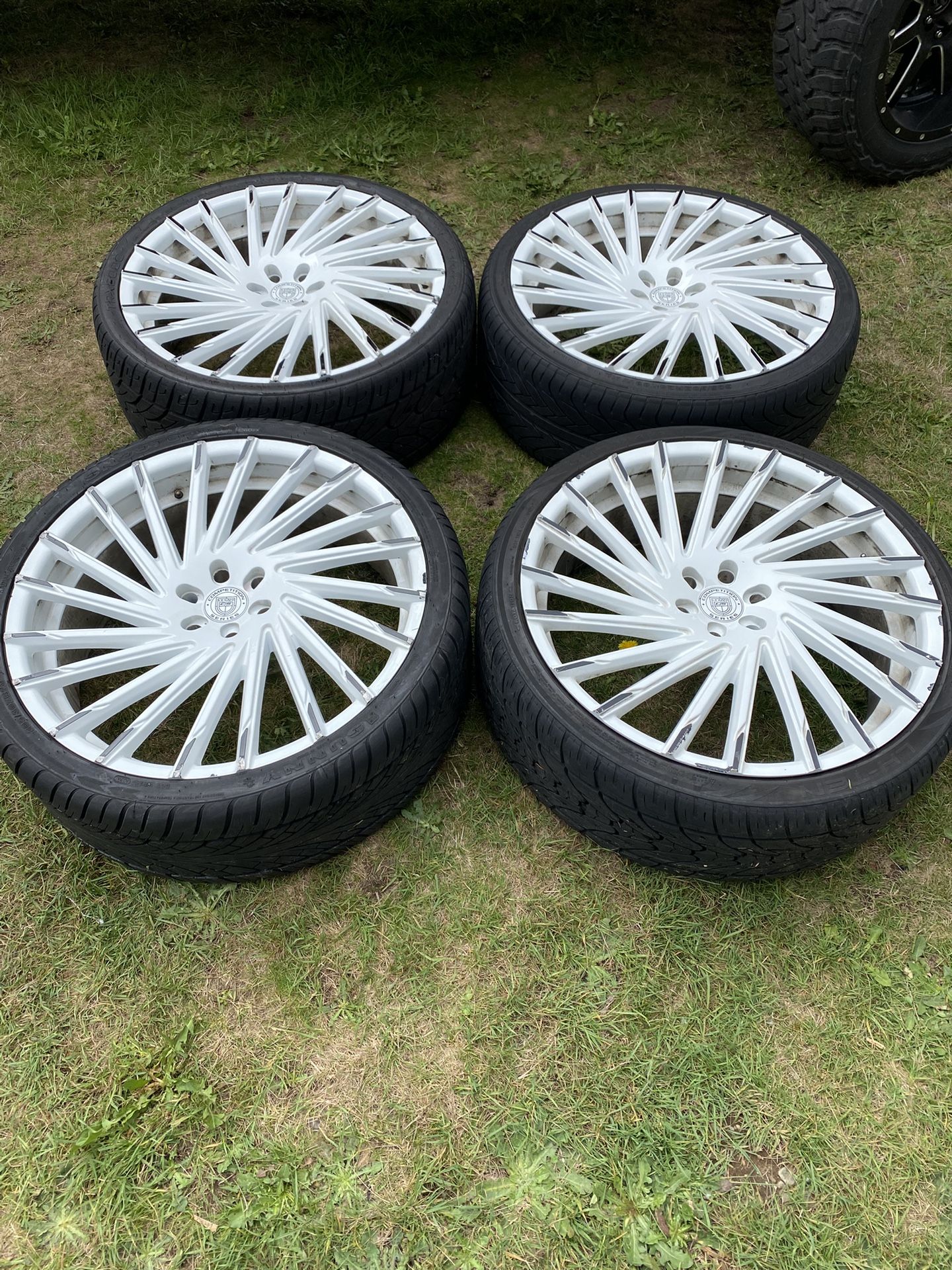 26” Lexani Wraith Wheels & Tires 6x139.7 & 6x5.5