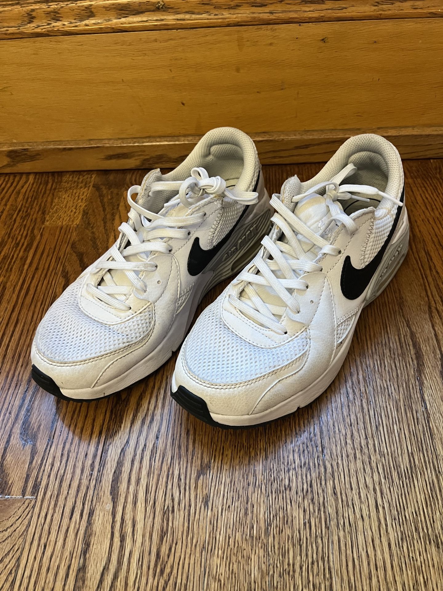 Nike Air Max women’s size 8 white/grey/black