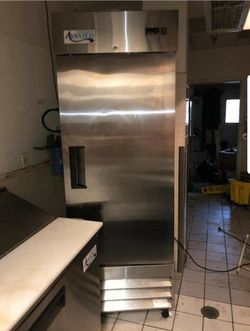Ice maker, refrigerator, prep table