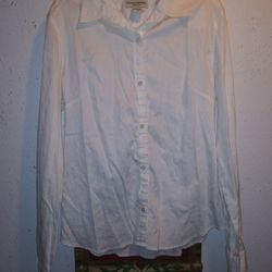 Ladies Banana Republic Long Sleeve Shirt. Size Medium. $8.00 