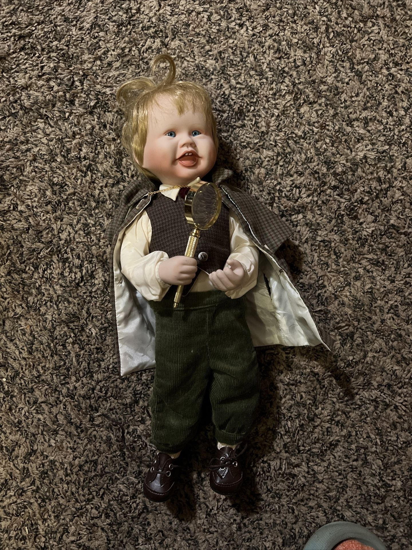 Sherlock Holmes Porcelain Doll (825E)