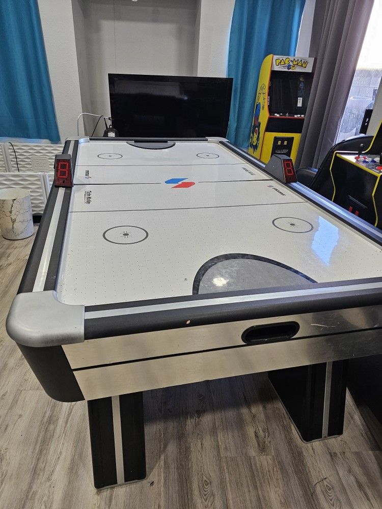 Air Hockey Table