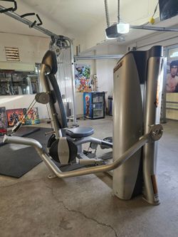 Hoist bicep machine